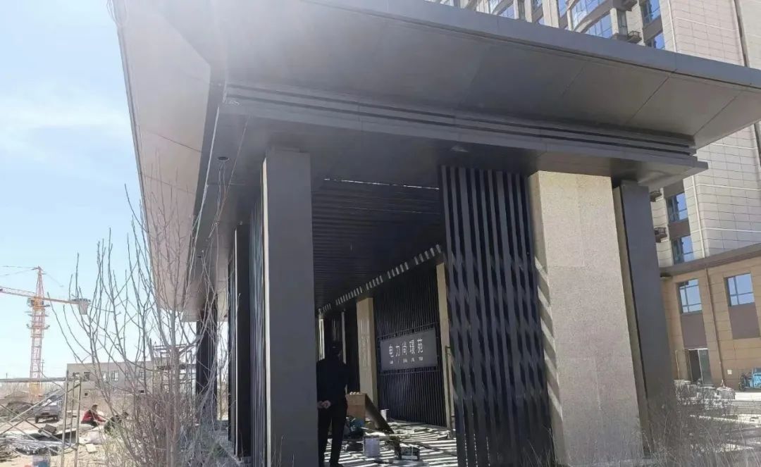 如何協(xié)助初次接觸鋁單板項目的甲方完工？