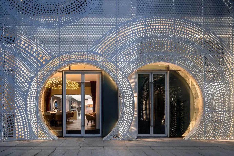 2023吸金門頭這樣裝，想不火都難！鋁板顏值高又環(huán)保