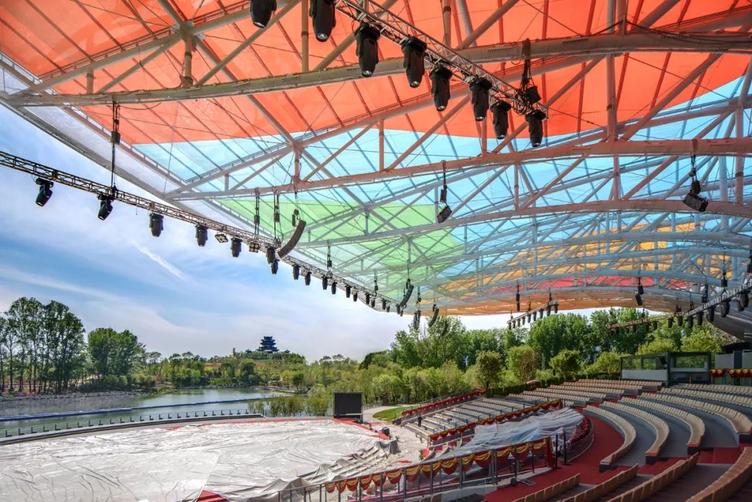 什么是ETFE膜？ 輕薄透的屋/墻面材料。