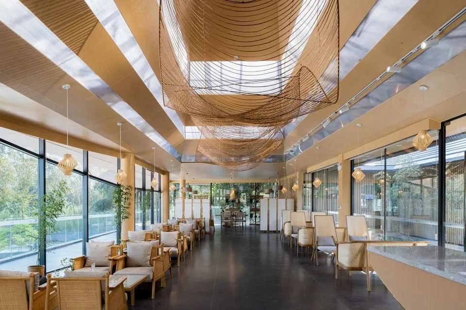 不同類(lèi)型金屬吊頂施工工藝和應(yīng)用場(chǎng)景